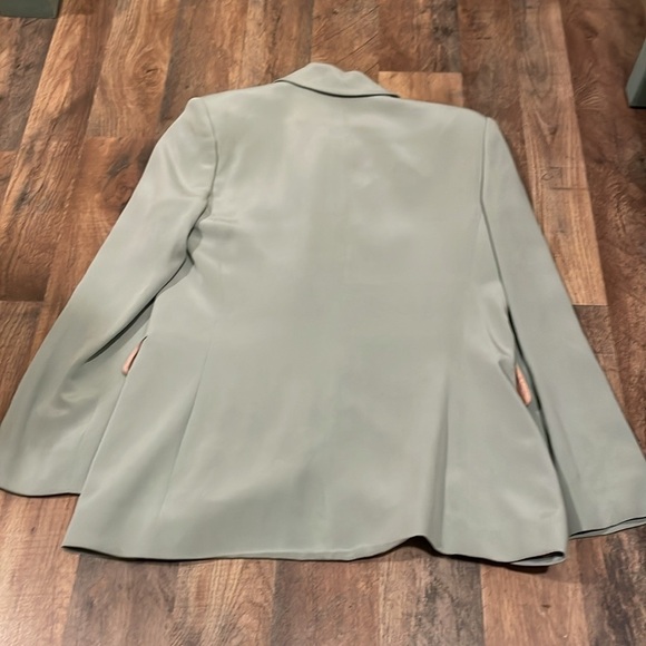 Silk Business Suit.  100% Silk!!!  Vintage.  Cuffed legs.  Pleated pant front. - Picture 10 of 14